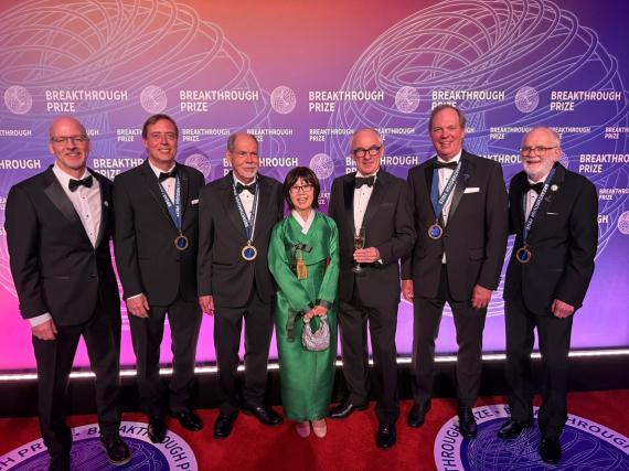 Prof. David Hertzog receives the prize on behalf of the Fermilab collaboration